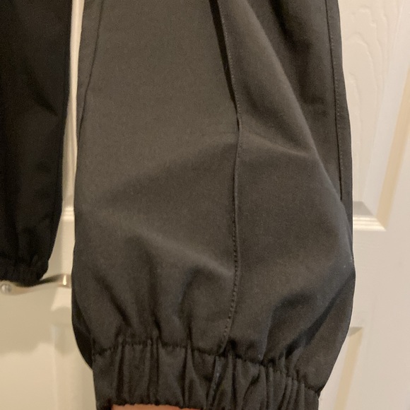 Lululemon - Picture 7 of 9